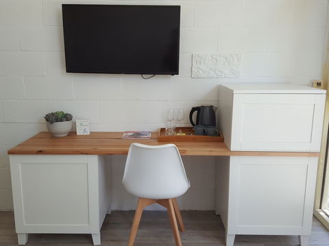 Beach Holiday Apartments Motel - Tourism Canberra 4