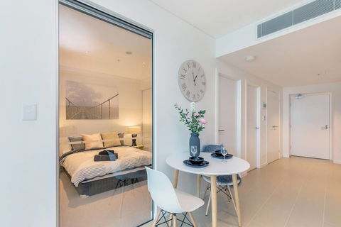 SKY Heart Of BNE City 2bed APT Pool& Gym Qbn222-18 - Tourism Canberra 3