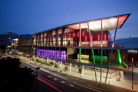 SKY Heart Of BNE City 2bed APT Pool& Gym Qbn222-18 - Tourism Canberra 1