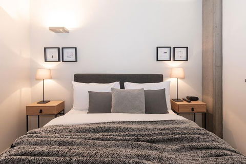 Luxury East Melbourne Apartment - Tourism Canberra 3