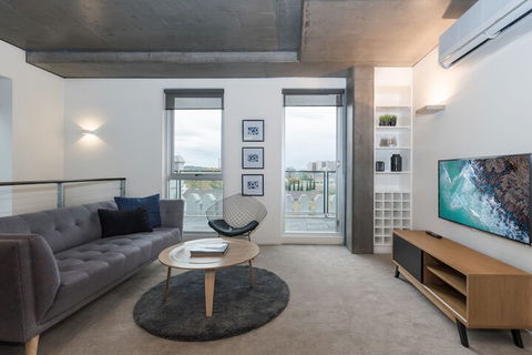 Luxury East Melbourne Apartment - Tourism Canberra 7