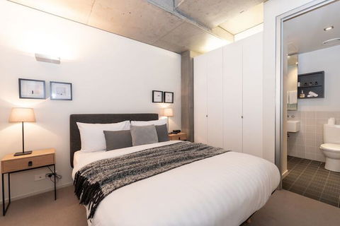 Luxury East Melbourne Apartment - Tourism Canberra 6