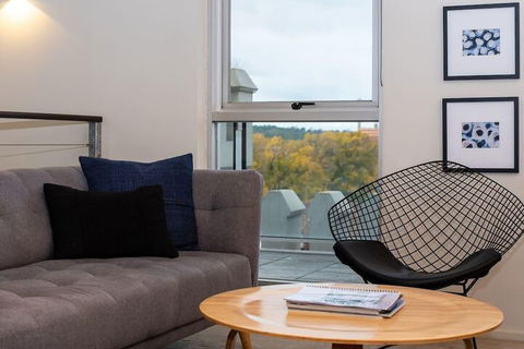 Luxury East Melbourne Apartment - Tourism Canberra 5