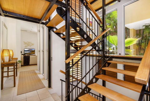 Contemporary & Luxurious Little Cove - Tourism Canberra 5