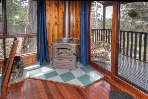 Glendell Cottage - Tourism Canberra 1