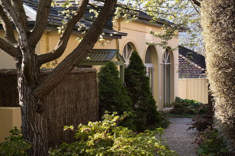 Courthouse Orchid Villa 6 - Tourism Canberra 0