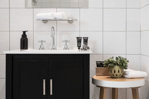 Courthouse Orchid Villa 6 - Tourism Canberra 5