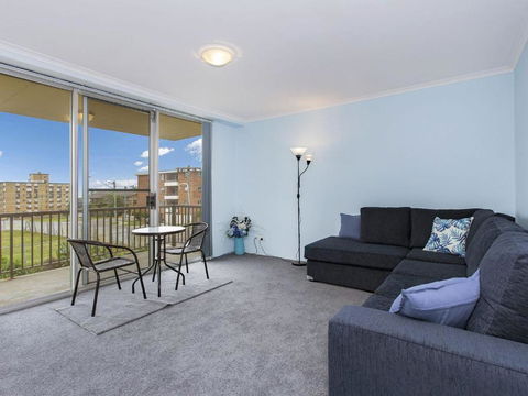 Fairleigh Unit 1 - Tourism Canberra 4