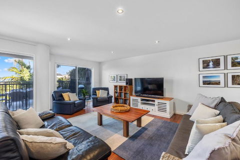 Zaffiro Beach House - Tourism Canberra 6