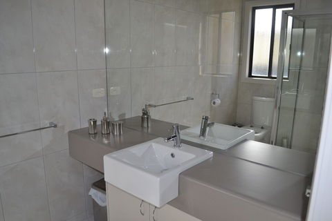 Cypress Drive Townhouse - Tourism Canberra 1