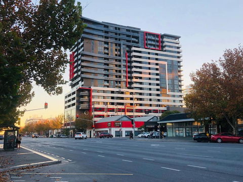 Central Escape At Adelaide CBD - Tourism Canberra 1