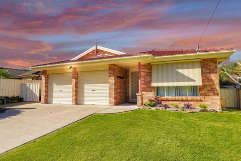 Lakelandia - Tourism Canberra 5