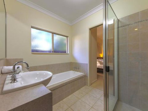 TROPSVILLA At PALM COVE - Tourism Canberra 3