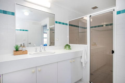 Ocean Breeze Fathoms 3 - Tourism Canberra 1