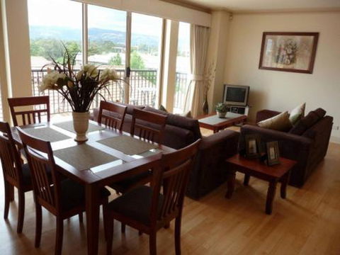 City Escape 3 Bedroom East End Of Adelaide - Tourism Canberra 0