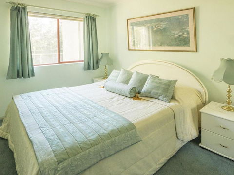 Mitchell 5 / 1A Fathoms - Tourism Canberra 2