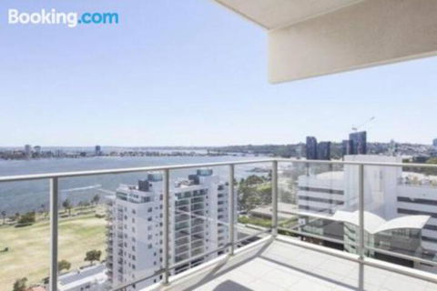 SKY GARDENS SUNSET RIVER VIEW NETFLIX WINE PARKING - Tourism Canberra 1