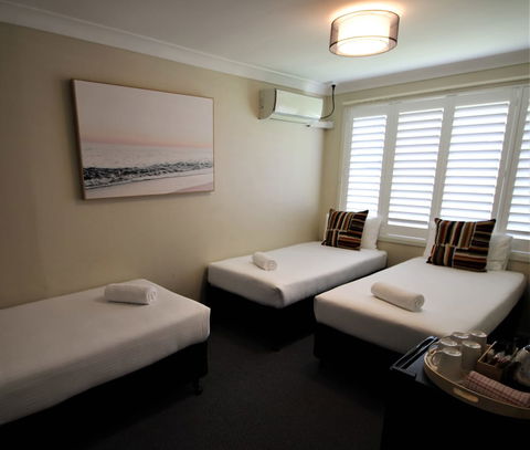 Batemans Bay Hotel - Tourism Canberra 6