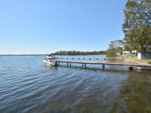 Morisset Waterfront 1bdr Studio Looking Over Trinity Marina - Tourism Canberra 4