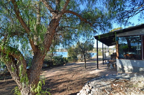 CDC 625 Beach House Incl.rear 2BR Studio - Tourism Canberra 3