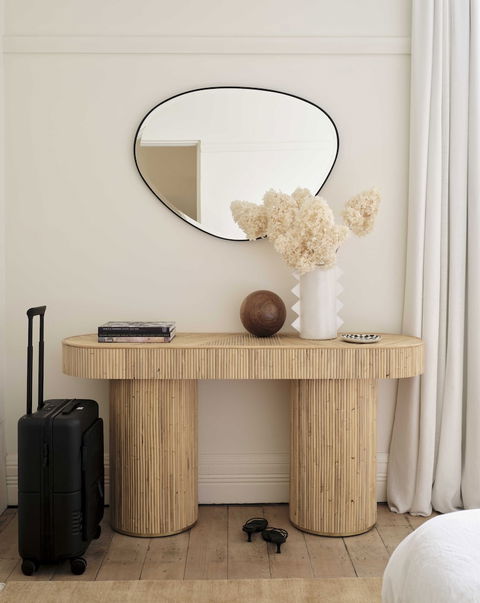 Three Rooms Sydney - Tourism Canberra 4