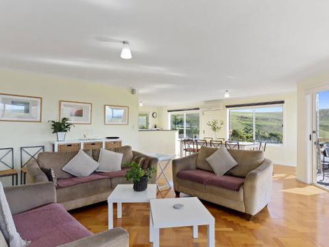 VALLEY VIEWS 10 Valley Heights Drive - Tourism Canberra 4