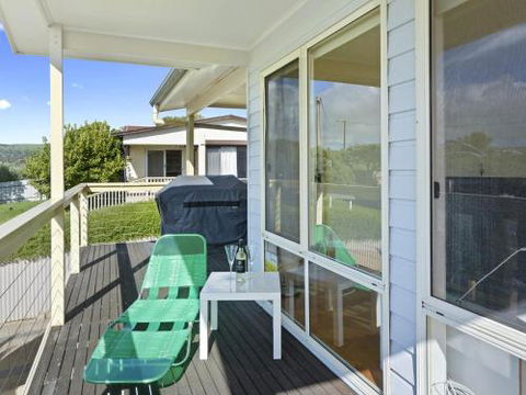 VALLEY VIEWS 10 Valley Heights Drive - Tourism Canberra 1