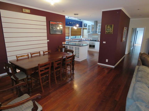 Central Holiday House At 29 Church In Cowes - Tourism Canberra 3