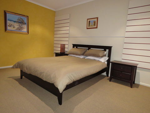 Central Holiday House At 29 Church In Cowes - Tourism Canberra 4