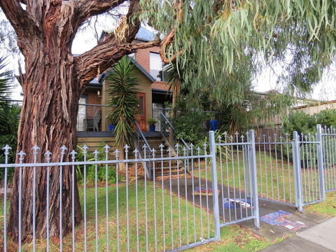 Central Holiday House At 29 Church In Cowes - Tourism Canberra 1