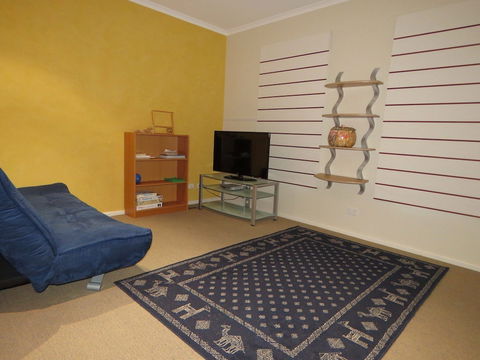 Central Holiday House At 29 Church In Cowes - Tourism Canberra 6