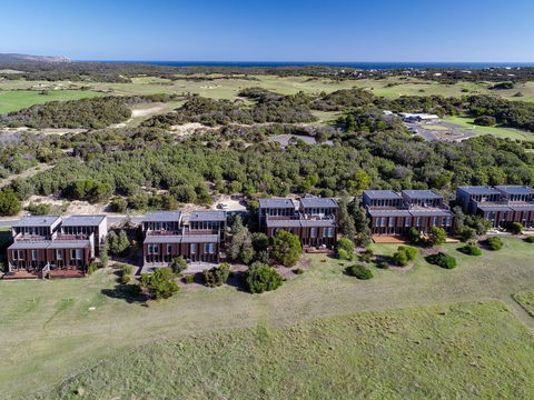 DREW Stay On St. Andrews Top Rated Golf Course - Tourism Canberra 3