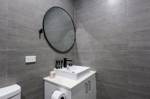 CARLISLE Bright Townhouse In Great Location - Tourism Canberra 0