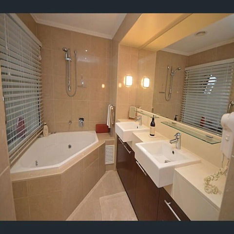 1 BDR / Apt / Foxtel / WiFi / Pool / Parking / Spa / Urangan - Tourism Canberra 6
