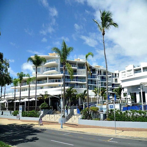 1 BDR / Apt / Foxtel / WiFi / Pool / Parking / Spa / Urangan - Tourism Canberra 0