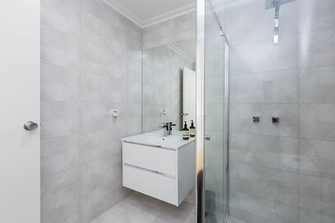 ROLAND, 1BDR Melbourne Apartment - Tourism Canberra 6