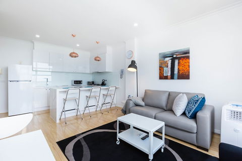 ROLAND, 1BDR Melbourne Apartment - Tourism Canberra 3