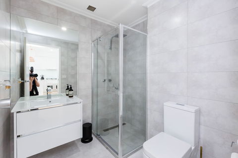 ROLAND, 1BDR Melbourne Apartment - Tourism Canberra 5