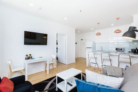ROLAND, 1BDR Melbourne Apartment - Tourism Canberra 0