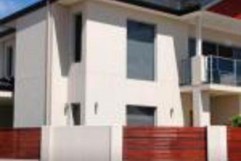 Lakeside Retreat - Tourism Canberra 0