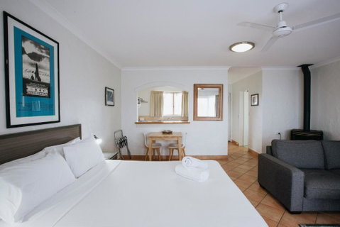Canal Rocks Beachfront Apartments - Tourism Canberra 3