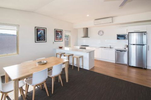 Canal Rocks Beachfront Apartments - Tourism Canberra 1