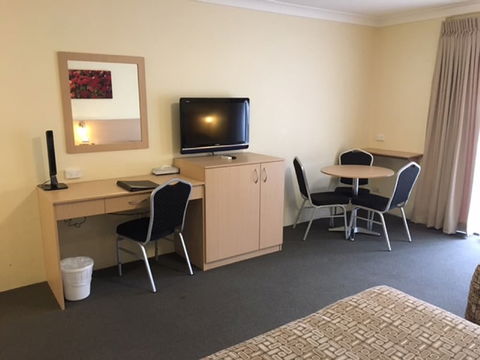 Maclin Lodge Motel - Tourism Canberra 6