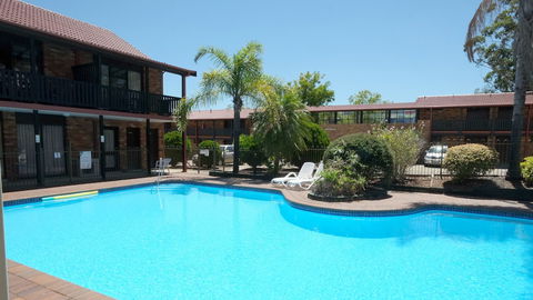 Maclin Lodge Motel - Tourism Canberra 4