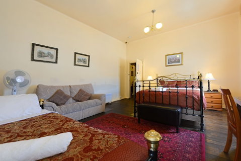 Edinburgh Gallery Bed & Breakfast - Tourism Canberra 3