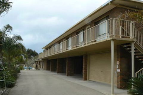 Allambi Holiday Apartments - Tourism Canberra 3