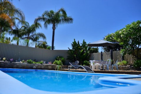 Palms Bed & Breakfast - Tourism Canberra 0