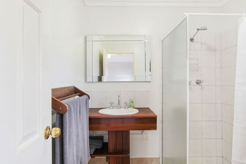 Shambhala Guesthouse - Tourism Canberra 3