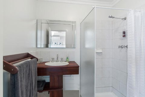 Shambhala Guesthouse - Tourism Canberra 2