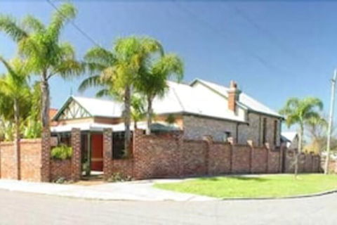 Above Bored Bed & Breakfast - Tourism Canberra 1